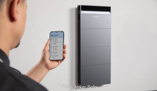 Im Bild ein Photovoltaik-Stromspeicher von Anker Solix, das Unternehmen ist dem Verband BVES beigetreten.