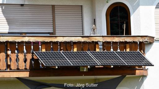 Im Bild ein Balkonkraftwerk, die Deutsche Gesellschaft für Sonnenenergie wird 50 Jahre und hat Steckersolaranlagen maßgeblich mit auf den Weg gebracht.