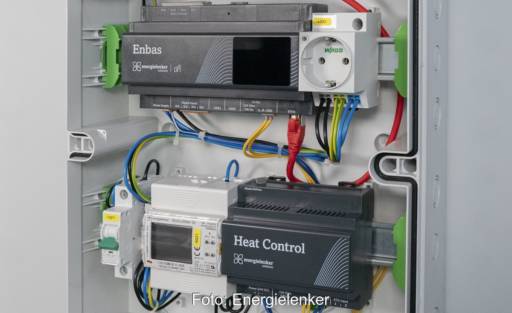 Im Bild das Heimenergiemanagementsystem Enbas in einem Schaltschrank.
