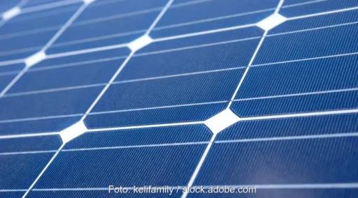 Im Bild Photovoltaik-Module, ein offener Brief an Borussia Dortmund kritisiert die Wahl des Anbieters JA Solar für die PV-Anlage des BVB.