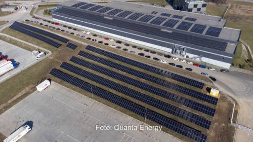 Im Bild eine Photovoltaik- Freiflächenanlage von Stellantis in Polen.