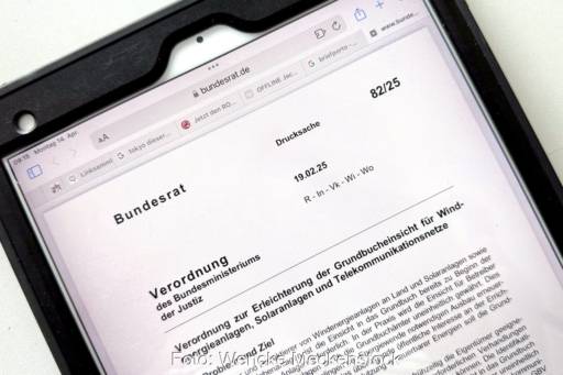 Ipad mit Bild neuer Verordnung zur Erleichterung der Grundbucheinsicht