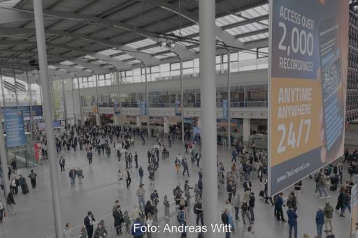 Eingangshalle der Messe München für die Messe TheSmarterE