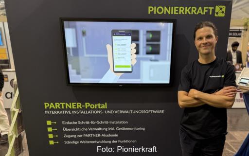 Im Bild Geschäftsführer-Pionierkraft Andreas Eberhardt, der das neue Partner-Portal auf der Intersolar 2025 vorstellt.