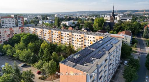 Im Bild eine Photovoltaik-Mieterstrom-Anlage von Ampeers Energy, 1Komma5° wird Installationspartner.