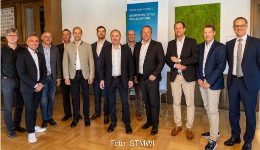 Im Bild Offizielle bei der Gründung der Einspeiseinitiative Biogas Bayern.