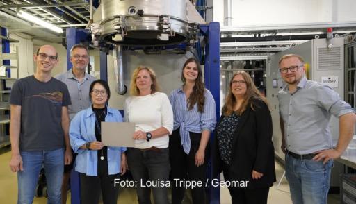 Im Bild das Projektteam des SalYsAse-Projekts, das die Elektrolyse von Salzwasser ermöglichen will.