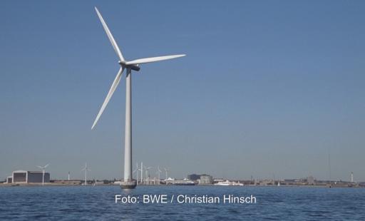 Windenergie-Anlage im Meer, die Resilienz-Roadmap soll die Abhängigkeit von China bei Permanentmagneten reduzieren.