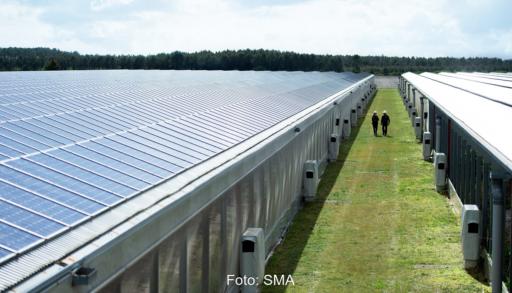 Ein Solarkraftwerk in Frankreich, SMA hat im ersten Halbjahr 2025 trotz guter Geschäfte mit Photovoltaik-Großanlagen einen Verlust gemacht.