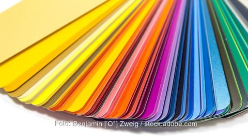 Im Bild eine Farbtafel mit viele Farbtönen, Kromatix-Solarglas ist in 10 Farben zu haben.
