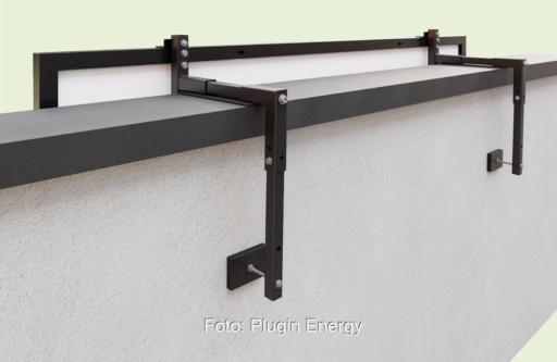 Das Balkonkraftwerk Halterungssystem für Betonbalkone von Plugin Energy Betonhalter Typ 2 für die Montage an Balkonen mit überstehender Brüstung.