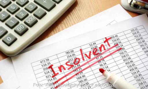 Ein Zettel mit der Aufschrift insolvent, die Schweizer Gesellschaften von Meyer Burger befinden sich in einem Insolvenzverfahren.
