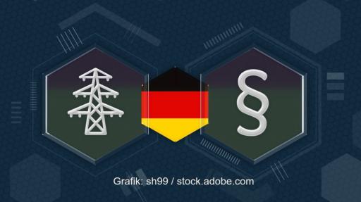 Strommast, Deutschlandflagge und Paragrafenzeichen als Symbol für die Kraftwerks-Netzanschlussverordnung (KraftNAV), die bisher auch Großbatteriespeicher umfasst.