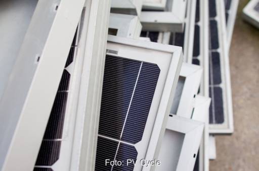 Eine Reihe von alten Solarstrommodulen