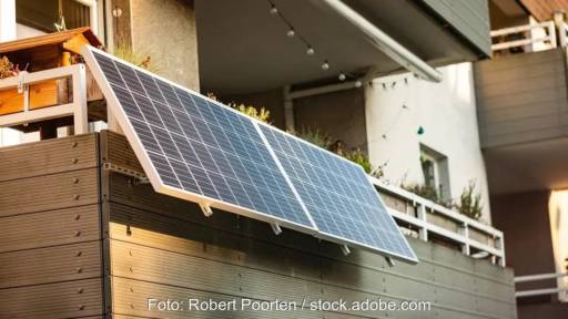 Im Bild ein Balkonkraftwerk, eine Ergänzung mit einem Speicher ist nicht wirtschaftlich.