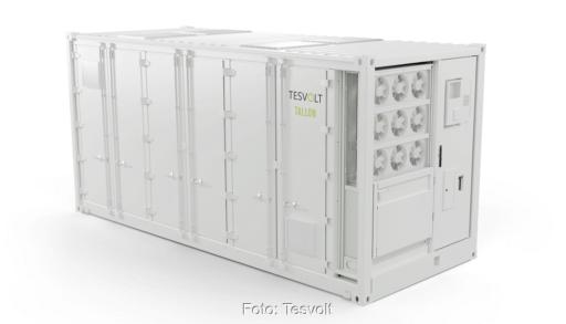 Im Bild der 5-MWh-Speichercontainer Tallon, ein cybersicherer Großbatteriespeicher von Tesvolt.