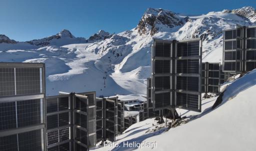 Photovoltaik-Bäume im Skigebiet von Sölden, die Helioplant-Systeme sollen den hohen Strombedarf von Skigebieten decken.