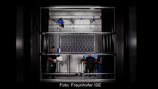 Flasher im CalLab PV Modules des Fraunhofer ISE.