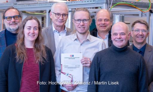 Das Team der Hochschule Koblenz, das ein neues Verfahren für Druckluftspeicher-Kraftwerke entwickelt hat.