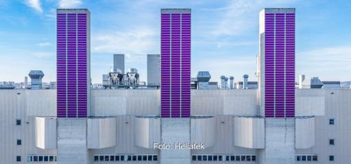 Heliatek-PV-Solarfolien an drei Türmen bei BMW im Fahrzeugwerk Dingolfing.