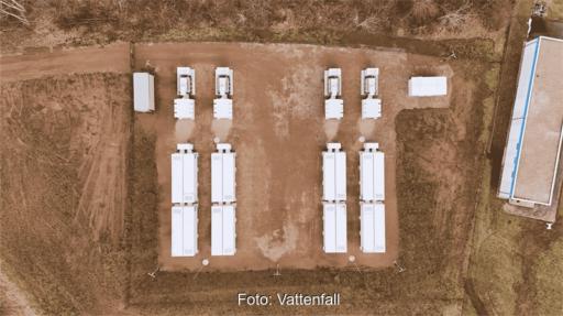 Der Batteriespeicher in Döbeln aus der Luft von oben, Vattenfall vermarktet ein deutschlandweites Batteriespeicher-Netzwerk von Terralayr.