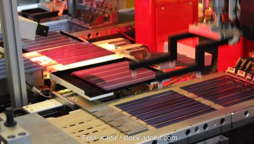 Blick in eine Photovoltaik-Fertigung, der Industrial Accelerator Act soll die Solarindustrie in Europa fördern.