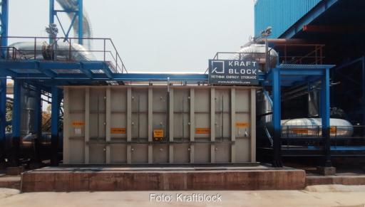 Ein Container an einer Industrieanlage, dieser Hochtemperatur-Wärmespeicher von Kraftblock steht in der Sinteranlage des Stahlhersteller Tata Steel in Indien.