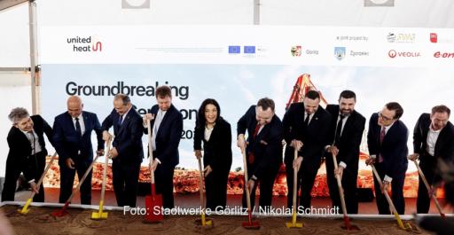 Katherina Reiche, Michael Kretschmer und andere Offizielle beim Spatenstich für das Projekt United Heat für grenzüberschreitende Fernwärme für Görlitz und Zgorzelecdem.