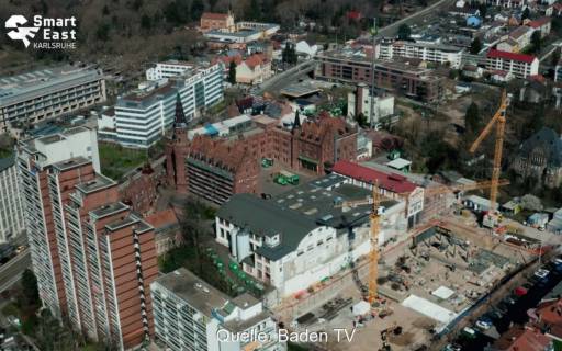 Luftaufnahme eines Stadtquartiers mit einer Baustelle - Smart East Quartier in Karlsruhe