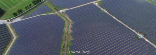 Der Solarpark in Varel in Niedersachsen, kombiniert Moor-PV, Agri-PV und klassische Photovoltaik-Freiflächennutzung.