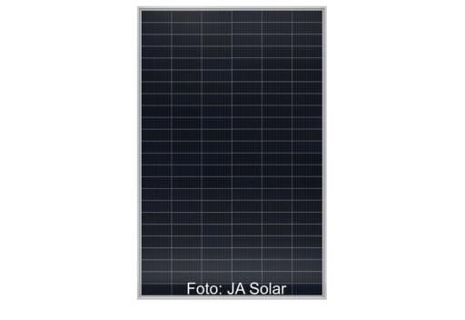 Ein TOPCon Solarmodul von JA Solar, das Unternehmen stellt auf der Intersolar 2026 die neueste Generation vor.