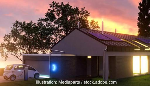 Ein Haus mit E-Auto, Netzbetreiber müssen eine Netzentgeltreduzierung für steuerbare Elektrofahrzeuge und Wärmepumpen anbieten.