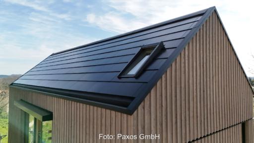 Einzelgebäude mit integriertem PV-Spitzdach.