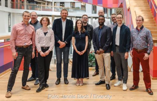 Zehn Personen bilden das Virtuelle-Kraftwerks-Team von Enercity und Kraken.