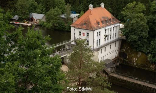 Das Wasserkraftwerk Höllenstein, mit der Novelle des EEG 2027 soll die Einspeisevergütung für neue Wasserkraftanlagen unter 25 Kilowatt Leistung gestrichen werden.