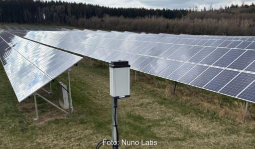 Sensor zur Datensammlung an einem PV-Park.