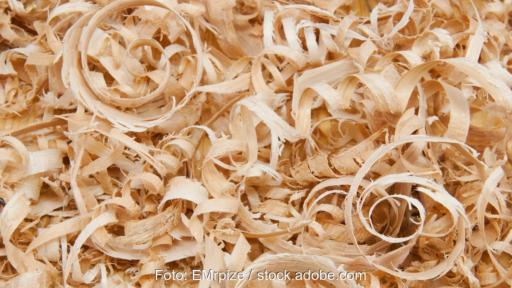 Ein Haufen Sägespäne, die Holzindustrie benötigt für die stoffliche Verwertung von Holz weniger Mengen als in Deutschland anfallen, daher sind Einschränkungen für die Holzenergie im EEG überflüssig.