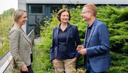 Im Bild der Naturstrom-Vorstand Dr. Kirsten Nölke, Sophia Eltrop und Oliver Hummel, der mit den Zahlen im Geschäftsjahr 2025 zufrieden ist.