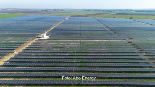 Eine große Photovoltaik-Anlage in Ungarn, der griechische Energiekonzern PPC kauft die Abo-Energy-Tochtergesellschaft in Polen und auch die Ungarn zusammen mit etlichen Solarparks.