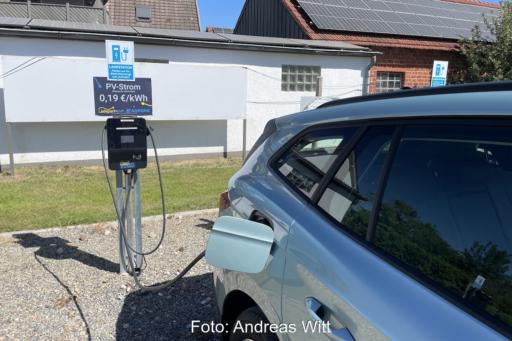 Auto an einer Ladestation