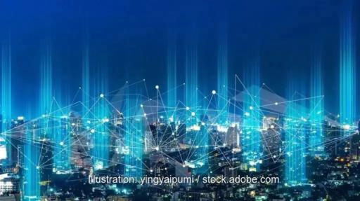 Eine Großstadt in der Nacht mit symbolischer Vernetzung durch helle Linien, vernetze Kleinbatteriespeicher in Mehrfamilienhäusern sollen Resilienz im Energiesystem erhöhen.