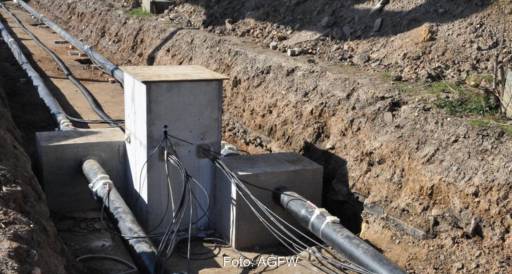 Im Bild Fernwärmeleitungen der AGFW-Forschungsmessstrecke zur Durchführung von Belastungs- und Langzeitversuchen an erdverlegten Kunststoffmantelrohren in Chemnitz.