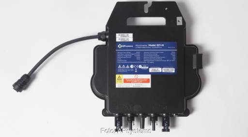 Im Bild der neue Photovoltaik-Modulwechselrichter von APsystems für Balkonkraftwerke.