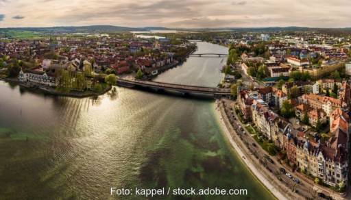 Luftbild der Stadt Koblenz am Bodensee.