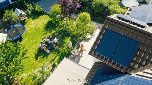 Im Bild eine Photovoltaik-Anlage von Zolar, der Online-Anbieter kooperiert mit dem ADAC.