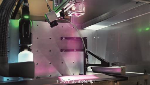 Im Bild die Lasertechnik für die Herstellung von Batteriezellen, bei der ein Diodenlaser bei der Trocknung eingesetzt wird.