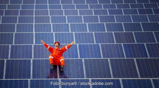 Das Solarkraftwerk Kom Ombo Abydos soll mit einer Leistung von 560 MW nach seiner Fertigstellung das größte einzelne Photovoltaik-Projekt Ägyptens sein.