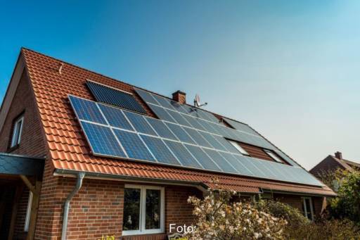 Einfamilienhaus mit PV-Anlage