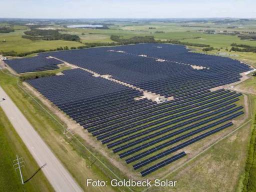 Luaftaufnahme einer PV-Freiflächenanlage in Kanada.