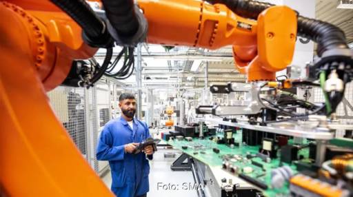 Im Bild die SMA-Fertigung in Niestetal, die durch einen US-Produktionsstandort ergänzt wird.